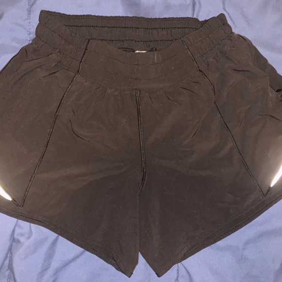 Lululemon hotty hot short - Picture 4 of 4